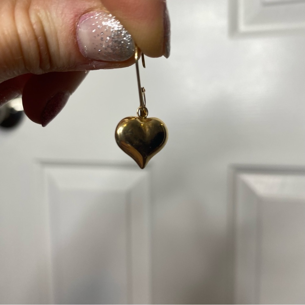 Vintage Gold Tone Heart Dangle Earrings - 1/2 inch, small dainty love hearts 💕 - Picture 3 of 7
